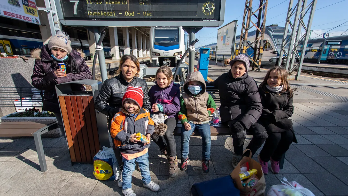 Hat gyermekével menekül Krisztina a háborúból