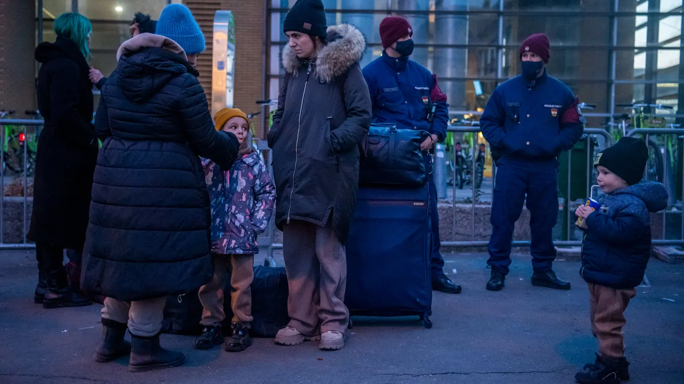 Szívmelengető: kétségbeesetten síró ukrán kisfiún segítettek a magyar rendőrök