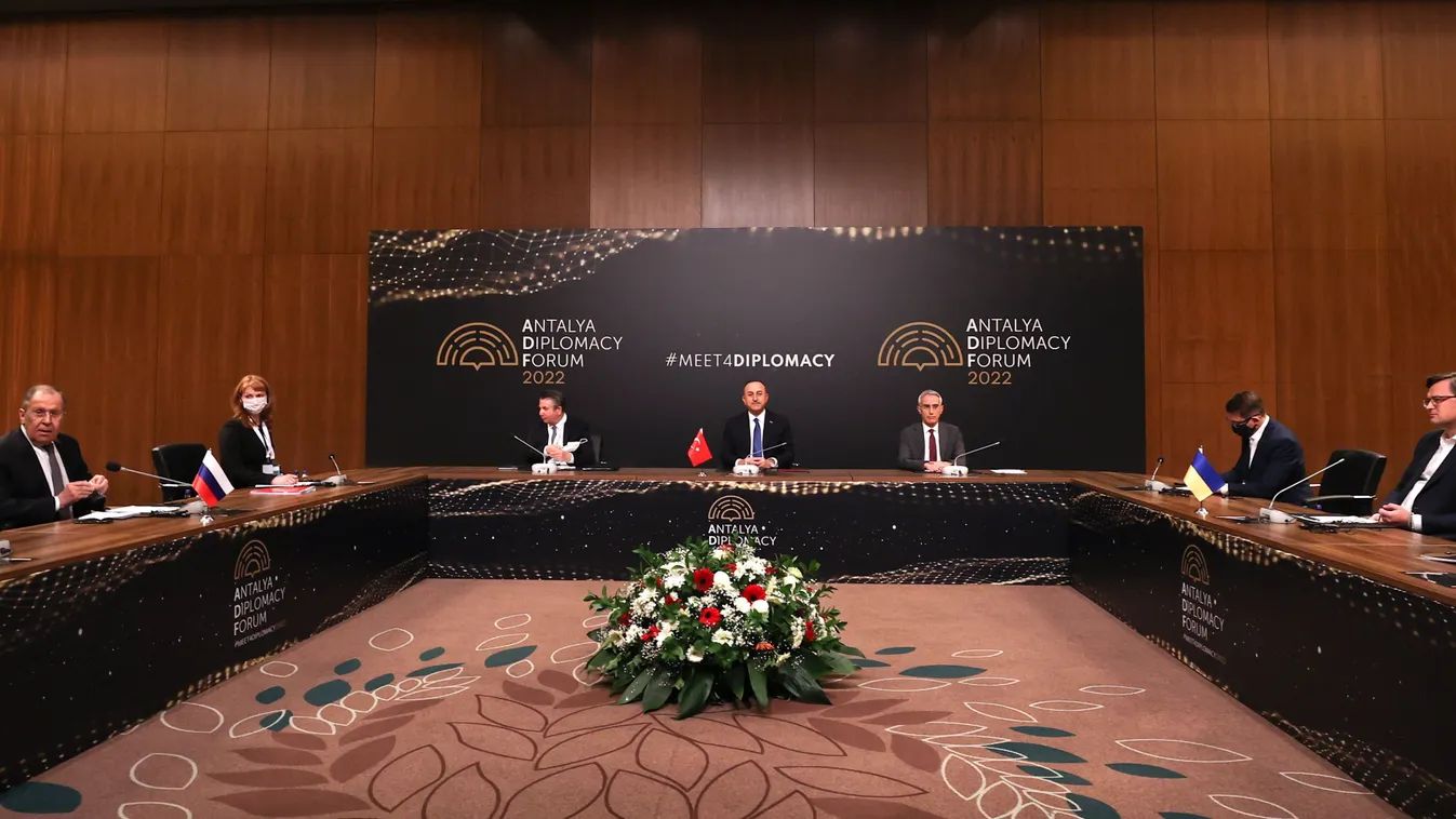 LAVROV, Szergej; CAVUSOGLU, Mevlüt; KULEBA, Dmitro; PUTYIN, Vlagyimir