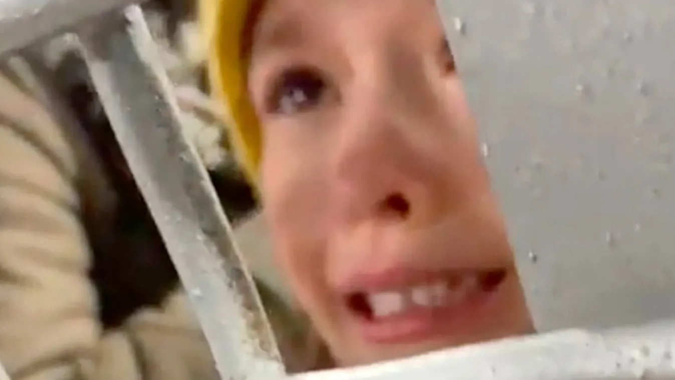 Egy orosz édesanyát kislányával együtt börtönözték be