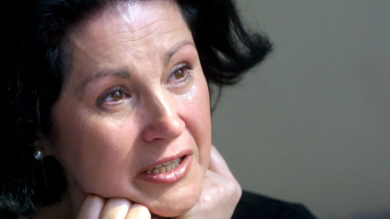 „Odasúgtam: Indulj el, mama, várnak rád!" - könnyfakasztó vallomás Pitti Katalintól