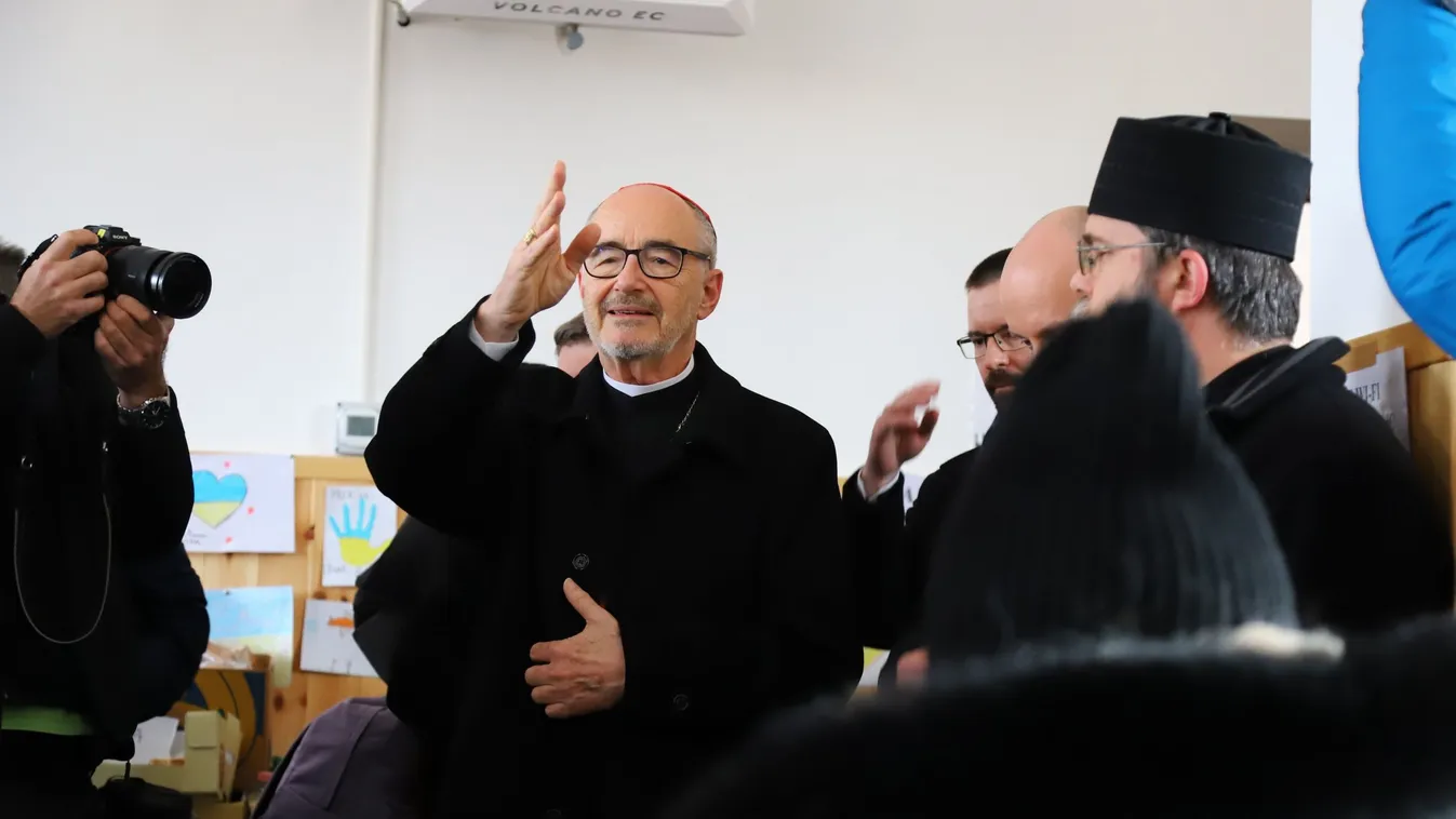 Ferenc pápa követe áldotta meg a menekülteket