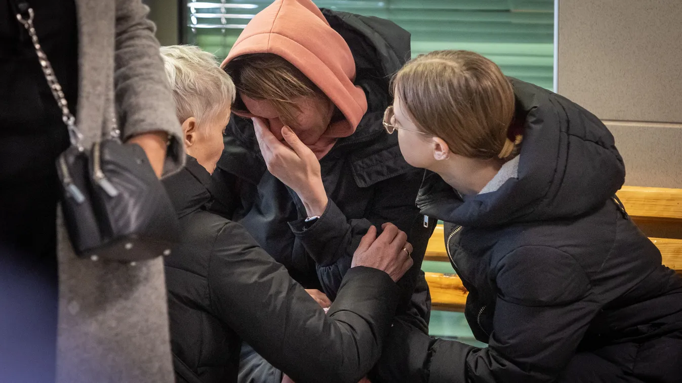 Így menekülnek a civilek a lebombázott Irpinyből