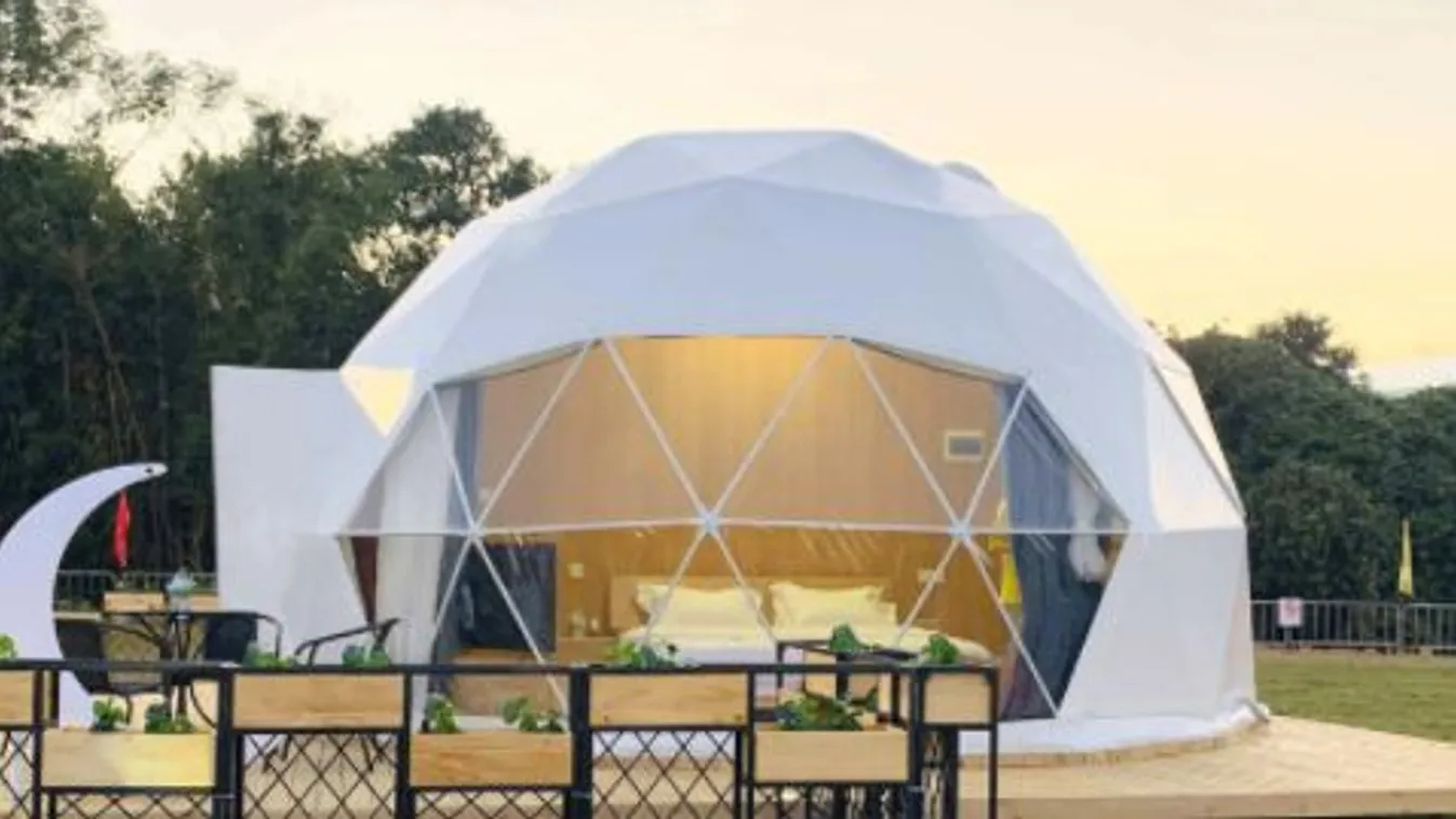 Felfújható üdülőfaluval rukkol elő egy magyar cég
