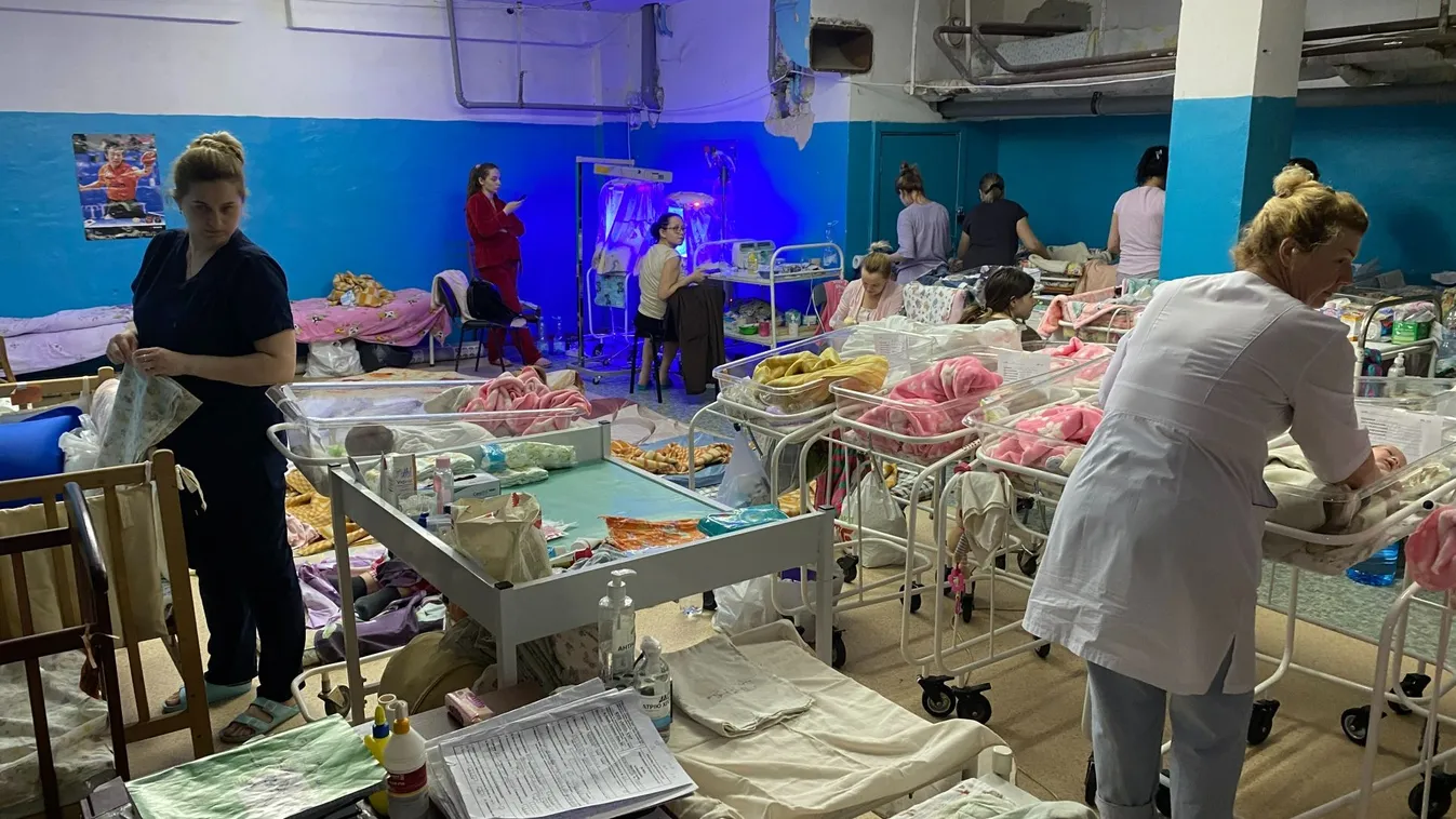 Megszakad a szív: megrázó fotók az ukrán földalatti szülőosztályról, ahol újszülötteknek segítenek