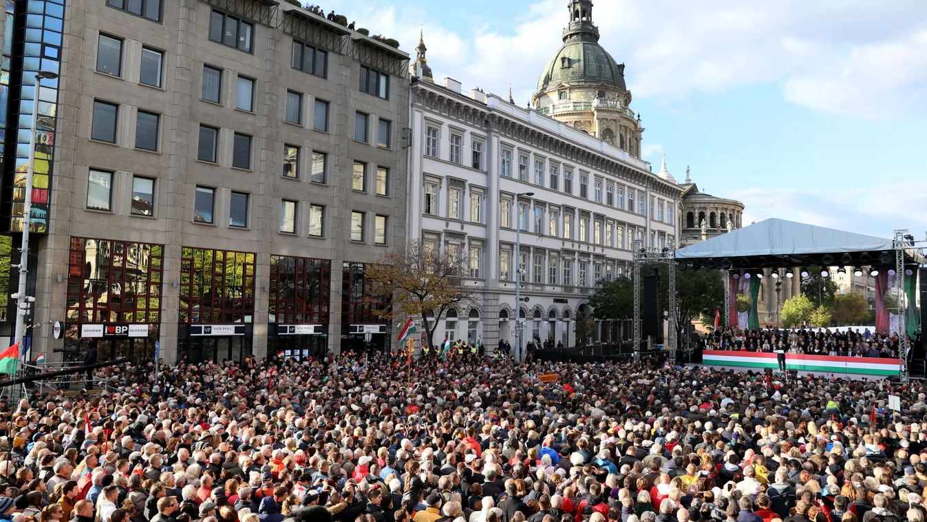 Több mint 200 Fidesz-plakátot rongáltak meg Miskolcon