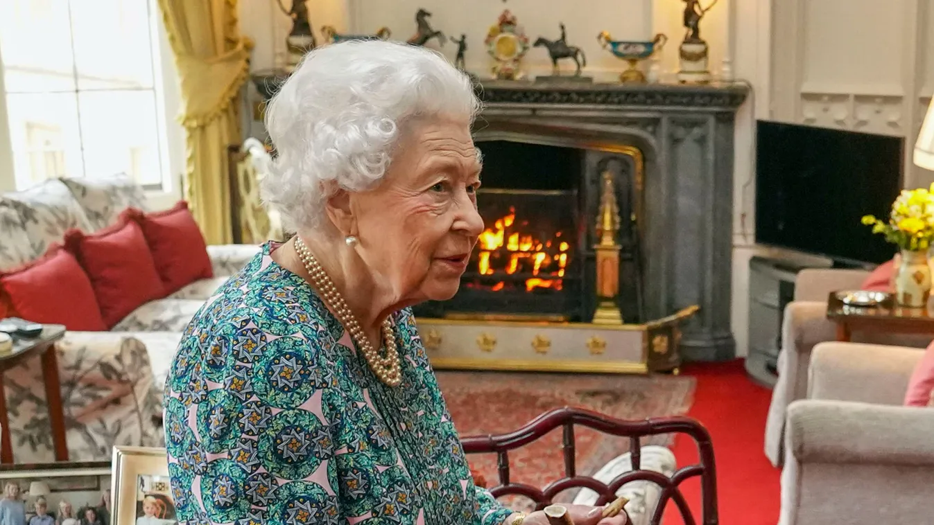 Kerekes székbe kényszerült II. Erzsébet?