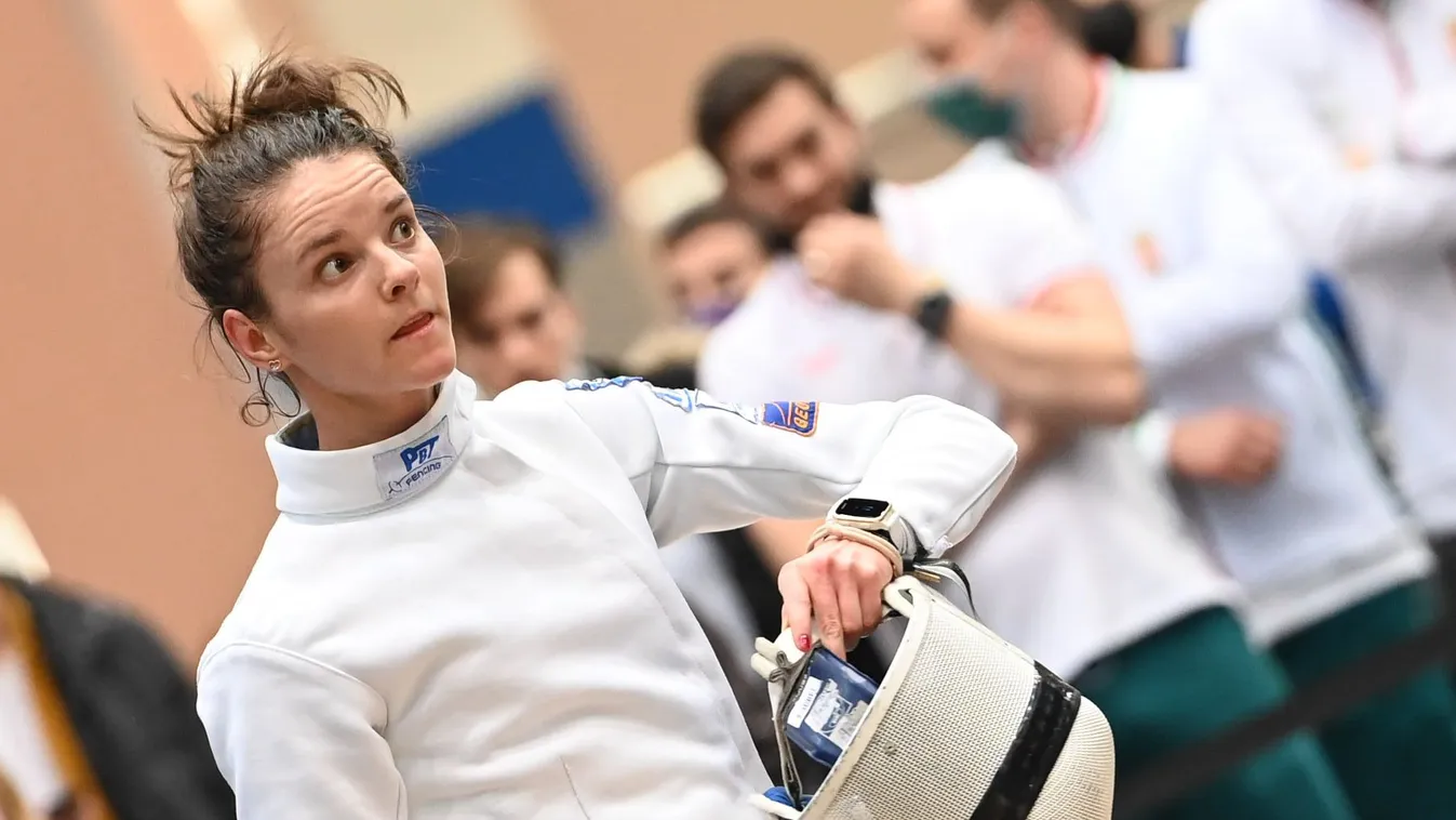 Elcsattant a csók a dobogón