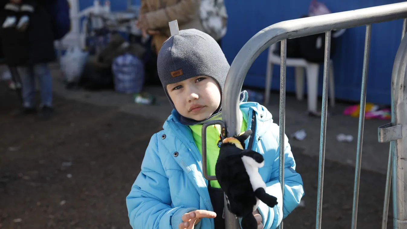 Játékokkal van tele  a híd Románia és Ukrajna között