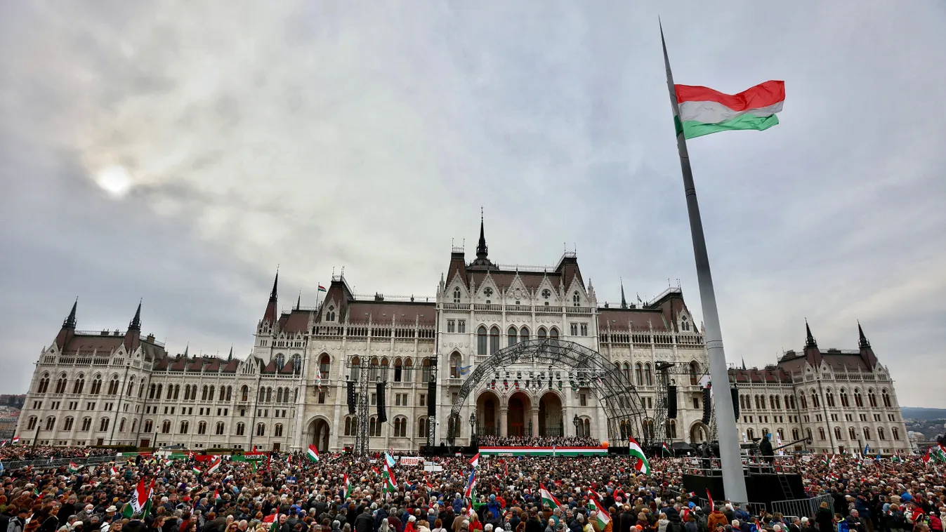 Több százezren a Békemeneten, néhány ezren a baloldalon