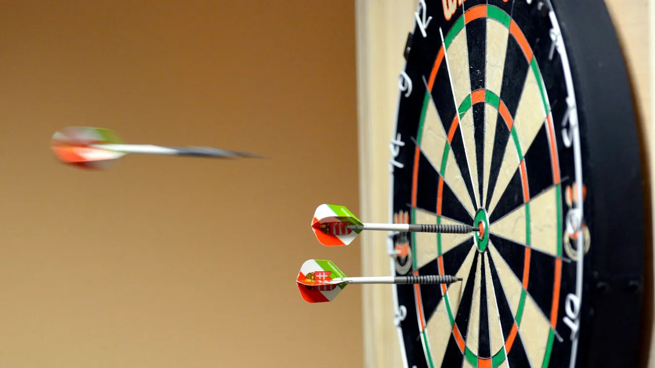 Ezt látni kell! Budapestre jön a dartslegenda