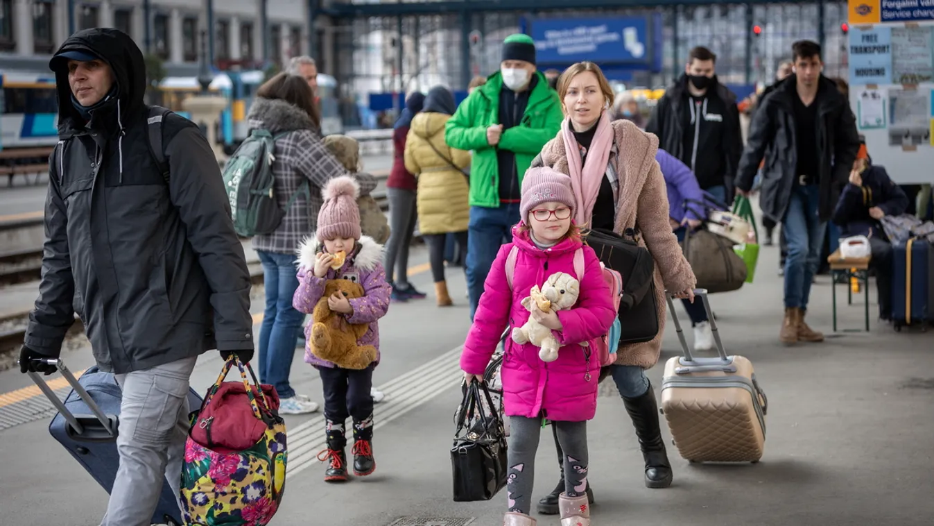Érkeznek a menekültek a Nyugati pályaudvarra is