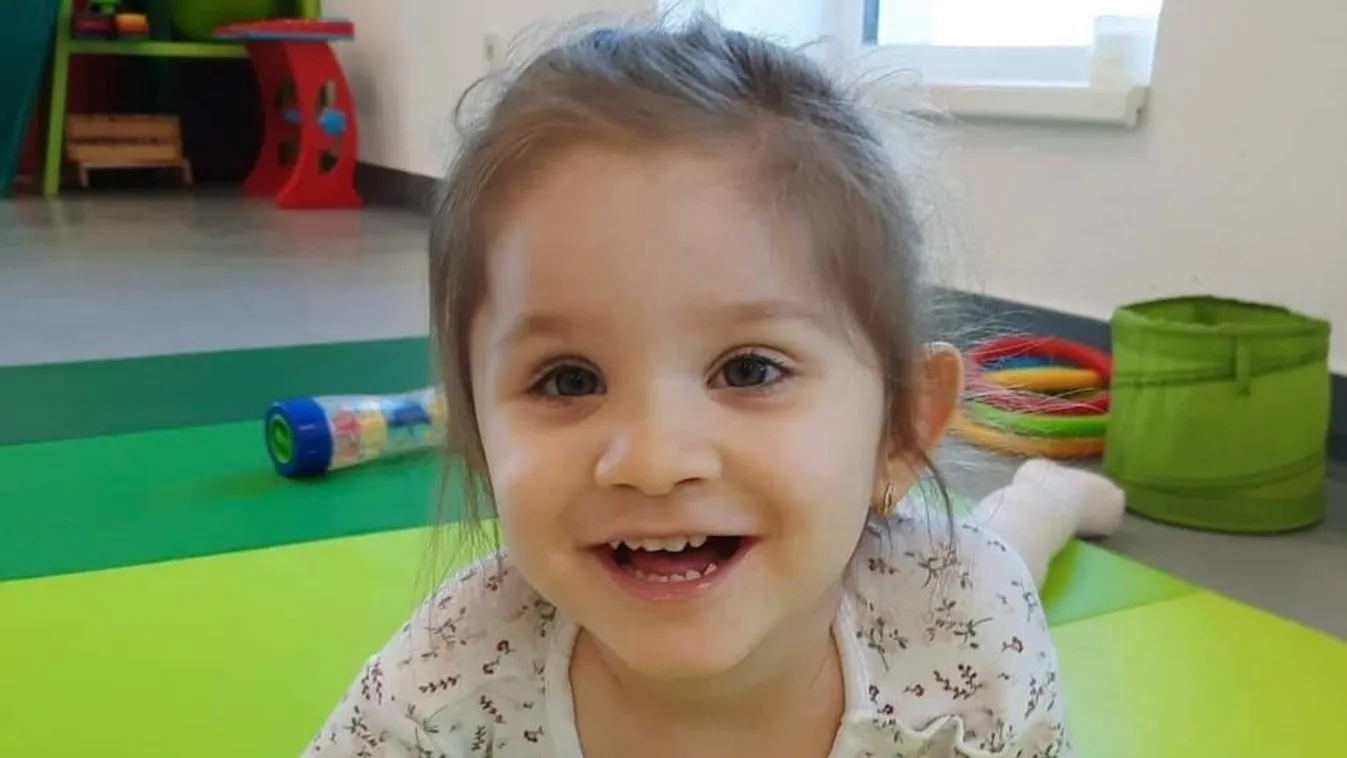 „Kemény út vár a mi kis angyalkánkra” – ritka betegséggel küzd a 3 éves Mimi