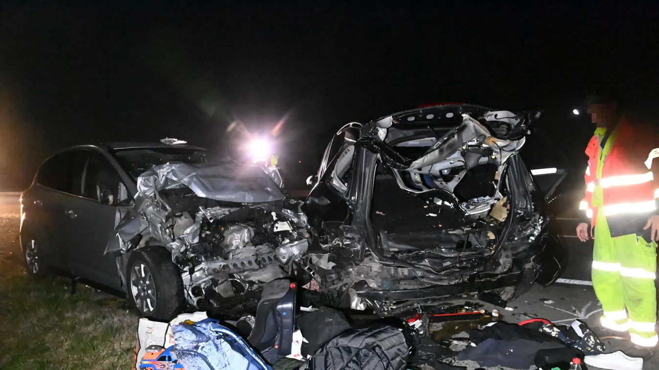 Itt vannak az első fotók az M5-ösön történt balesetről