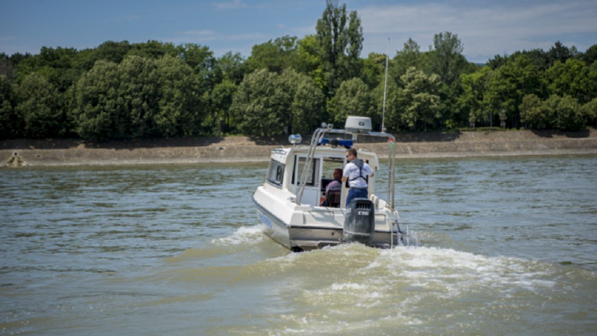 Ismét életet mentettek: egy 63 éves férfi zuhant a Dunába a Margit hídról