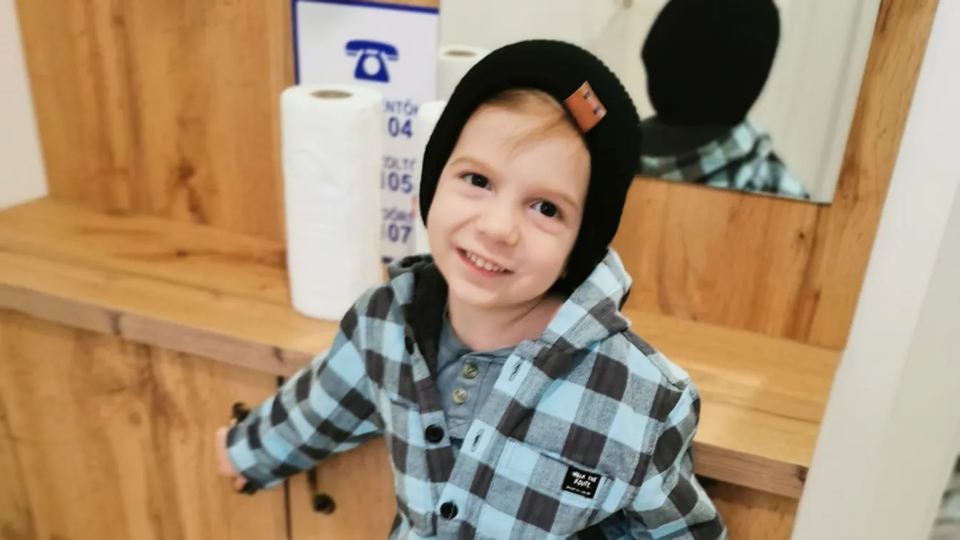 Aranyos locsolóverssel készült édesanyjának az SMA-s Zente