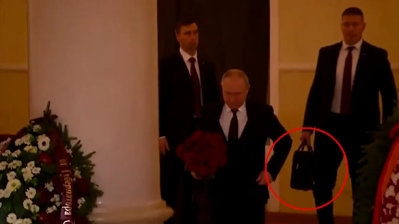 Putyin mindenhova magával viszi a nukleáris aktatáskát