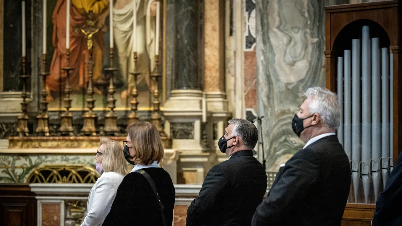 Orbán Viktor megérkezett a Vatikánba - Fotók