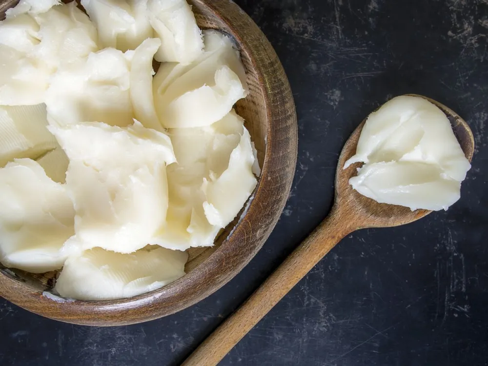 Lard,On,Dark,Rustic,Background