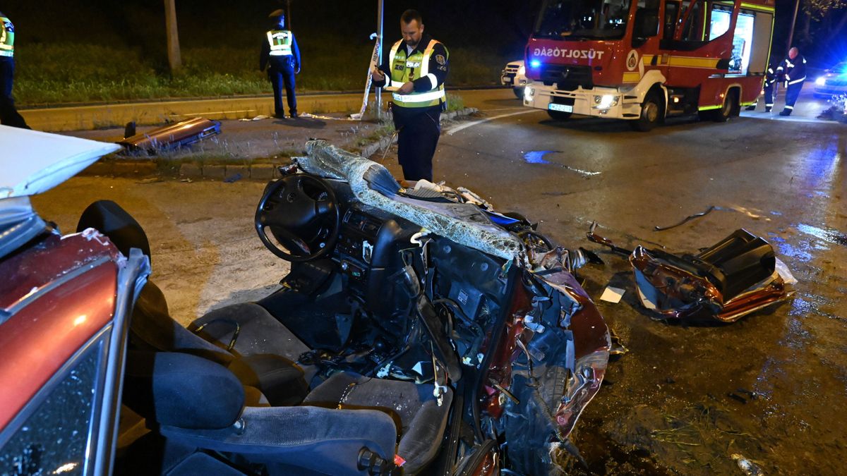 Brutális fotók: Életveszélyes sérültek is vannak a fővárosi buszbalesetben