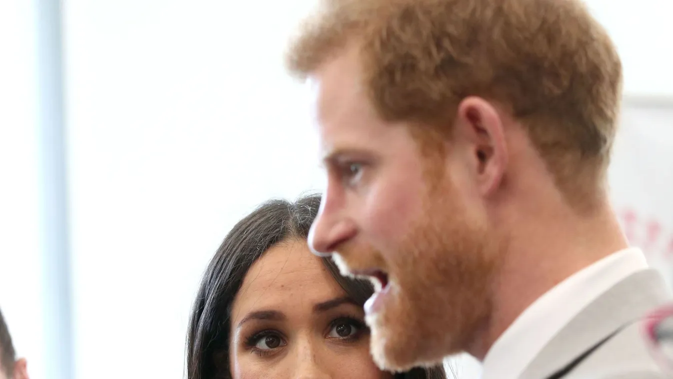 Hatalmas pofont kapott Harrytől II. Erzsébet királynő