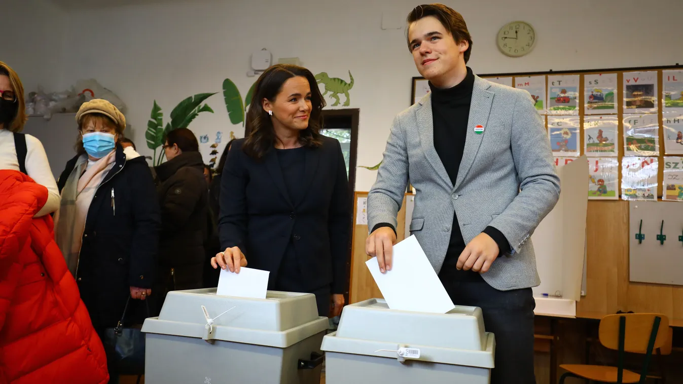 Így szavazott Novák Katalin a nagykorú fiával