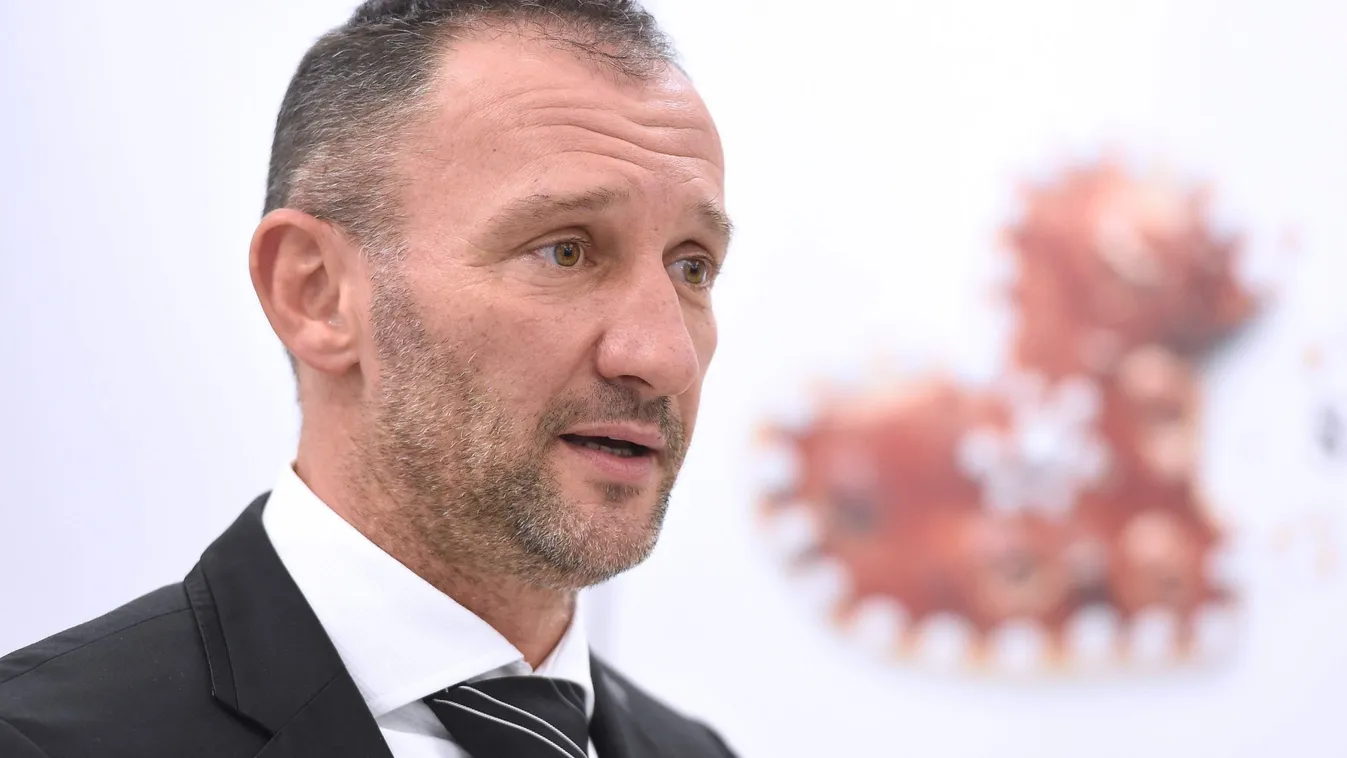 Óriási a boldogság, megszületett Kovács István fia