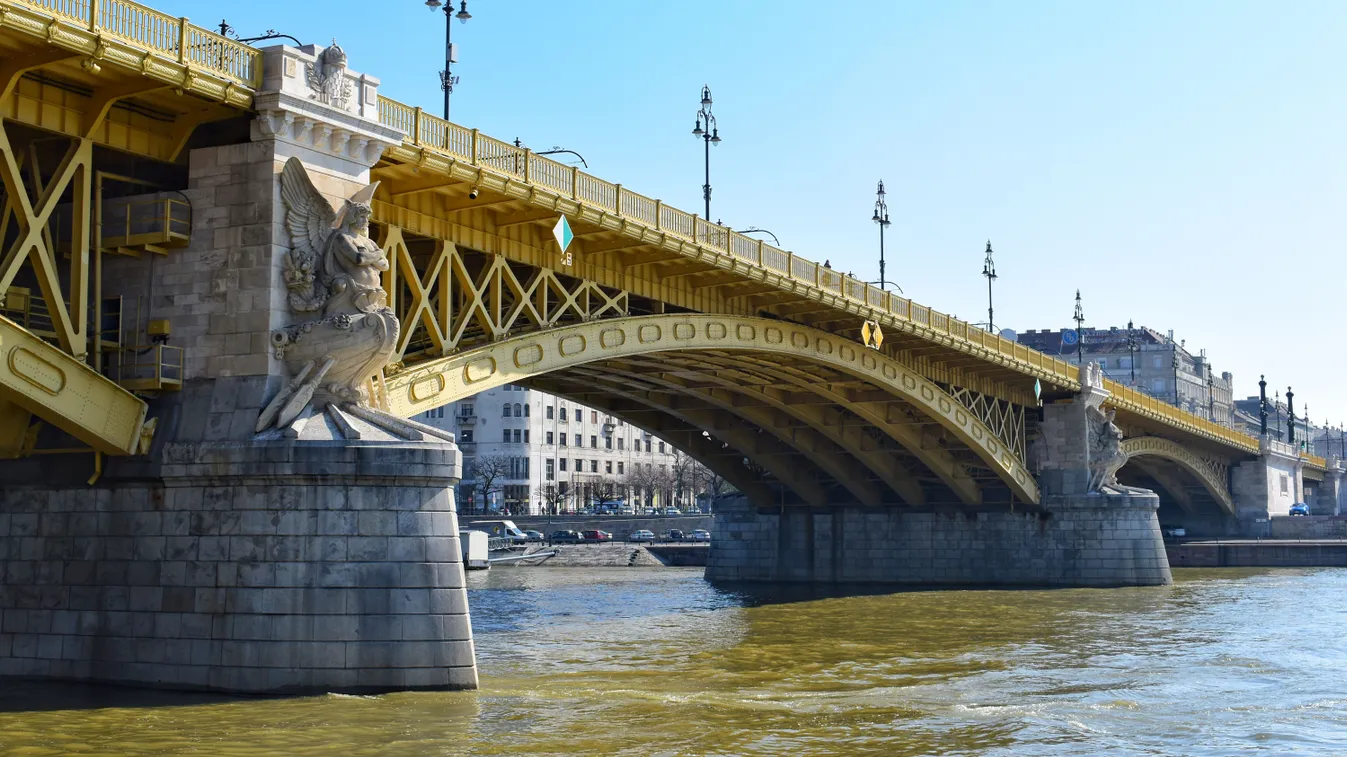 Budapest,,Hungary,-,23,March,2019,:,Margaret,Bridge,Or