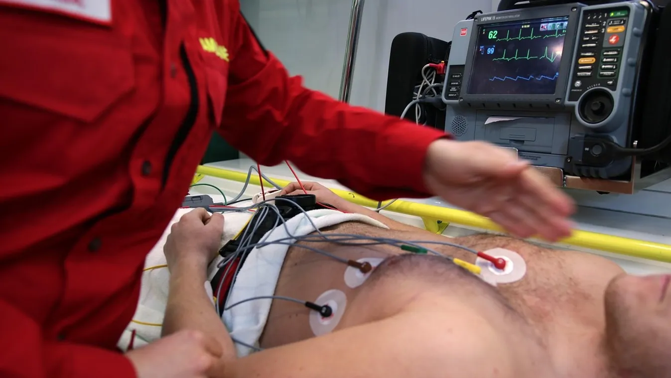 Elkékült, majd elmerült a medencében a férfi Hajdúszoboszlón