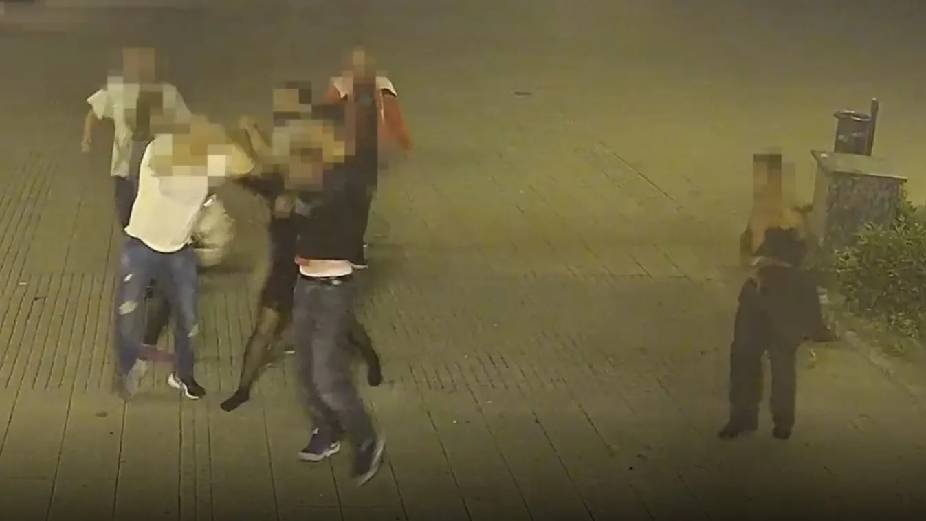 Tömegverekedés tört ki Kecskemét főterén - videó