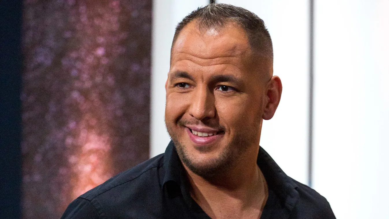 Tündéri: Curtis a kisfiával ment locsolkodni