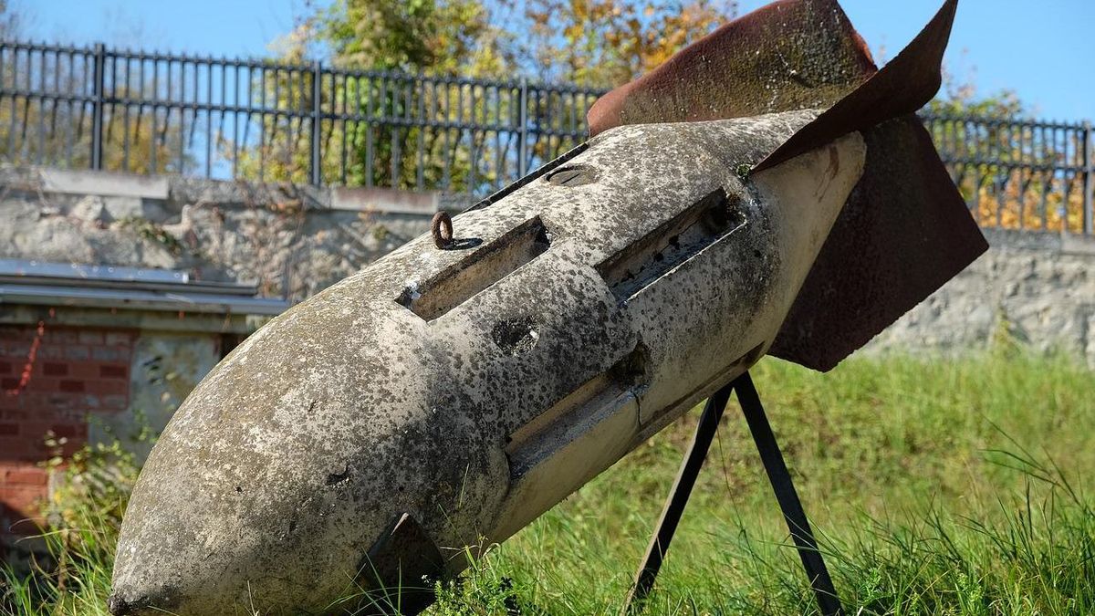 Gyerekszoba padlója alól került elő egy világháborús bomba