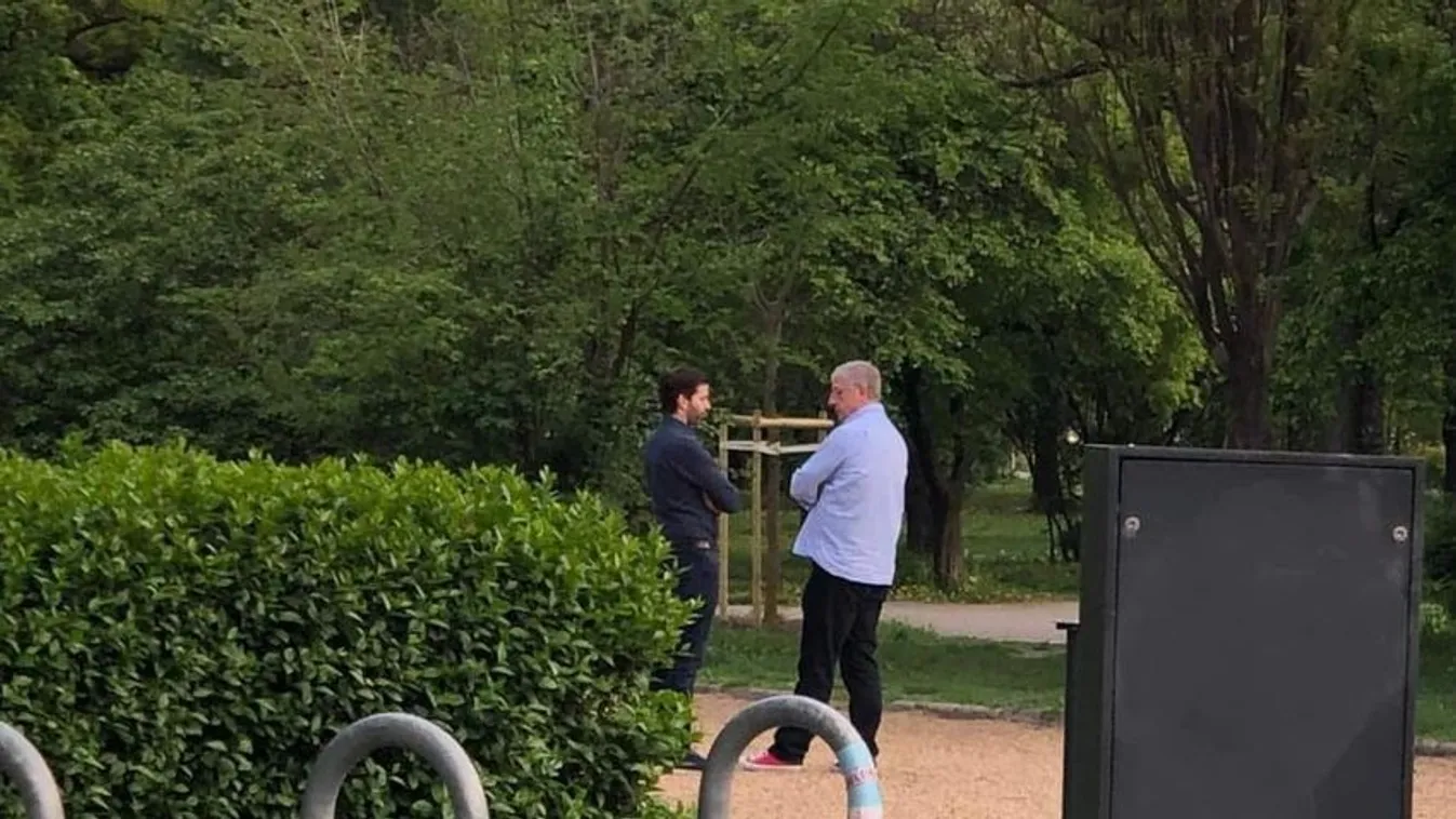 Parkban egyeztetett Gyurcsány és Fekete-Győr András