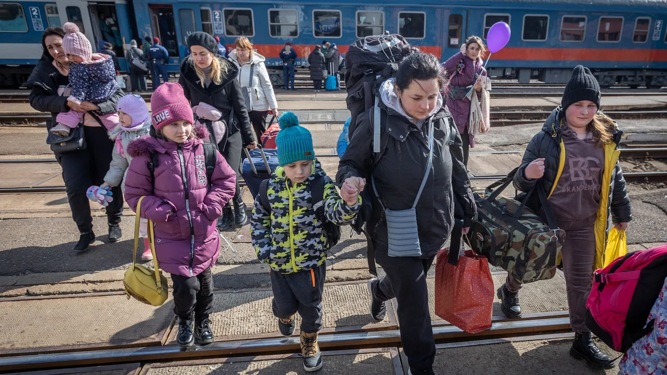 Több mint 12 ezren érkeztek csütörtökön Ukrajnából
