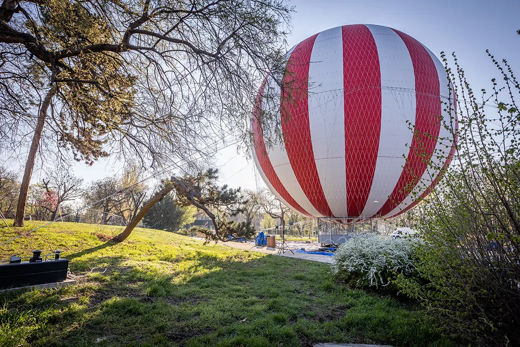 20220413 Budapest, Liget Budapest: Látványos újdonsággal gazdagodik a Városliget. Újjászületik a Ballon kilátó a parkban. Fotó:Bánkúti Sándor