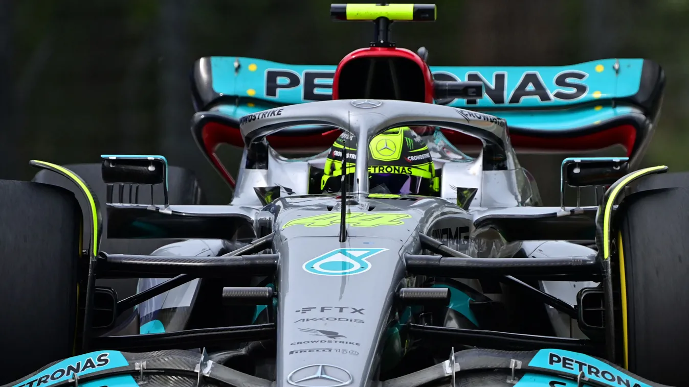 Hamiltontól bocsánatot kért a csapata