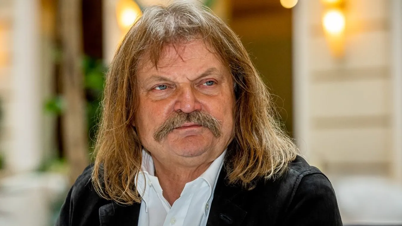 Menekülteken segít Leslie Mandoki