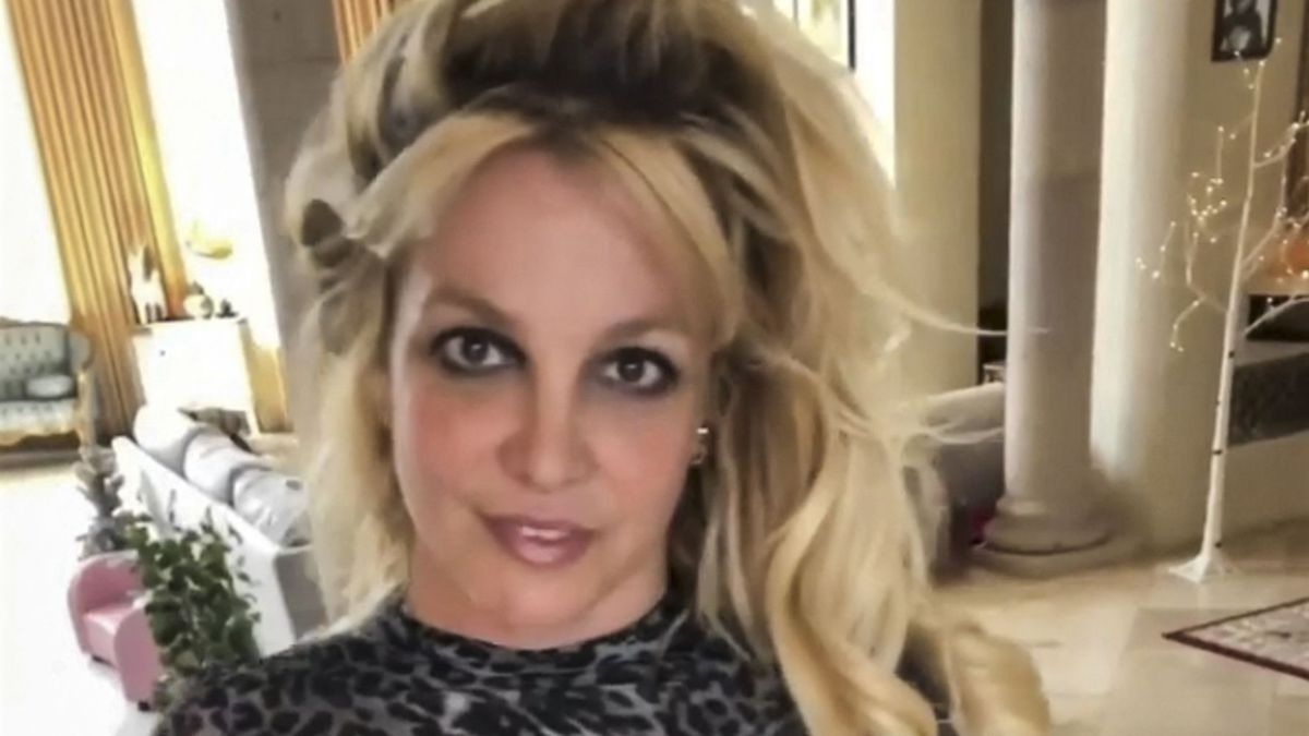 Britney Spears mindent megmutatott: meztelenül pózol a kamera előtt – +18-as fotó