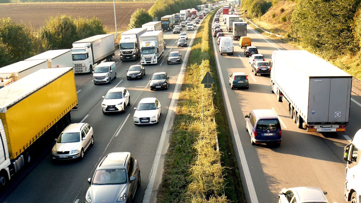 Aki teheti kerüljön, óriási a torlódás az M1-M7 kivezető szakaszán