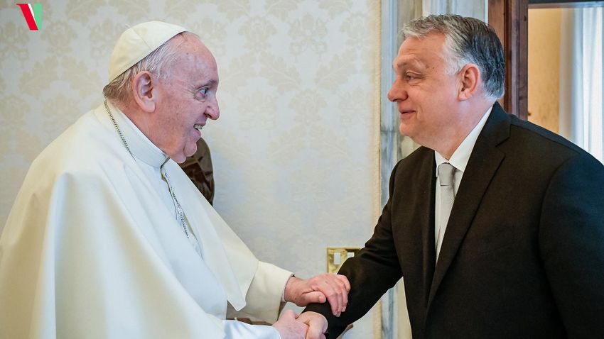 Íme az első fotó Orbán Viktor és Ferenc pápa találkozójáról