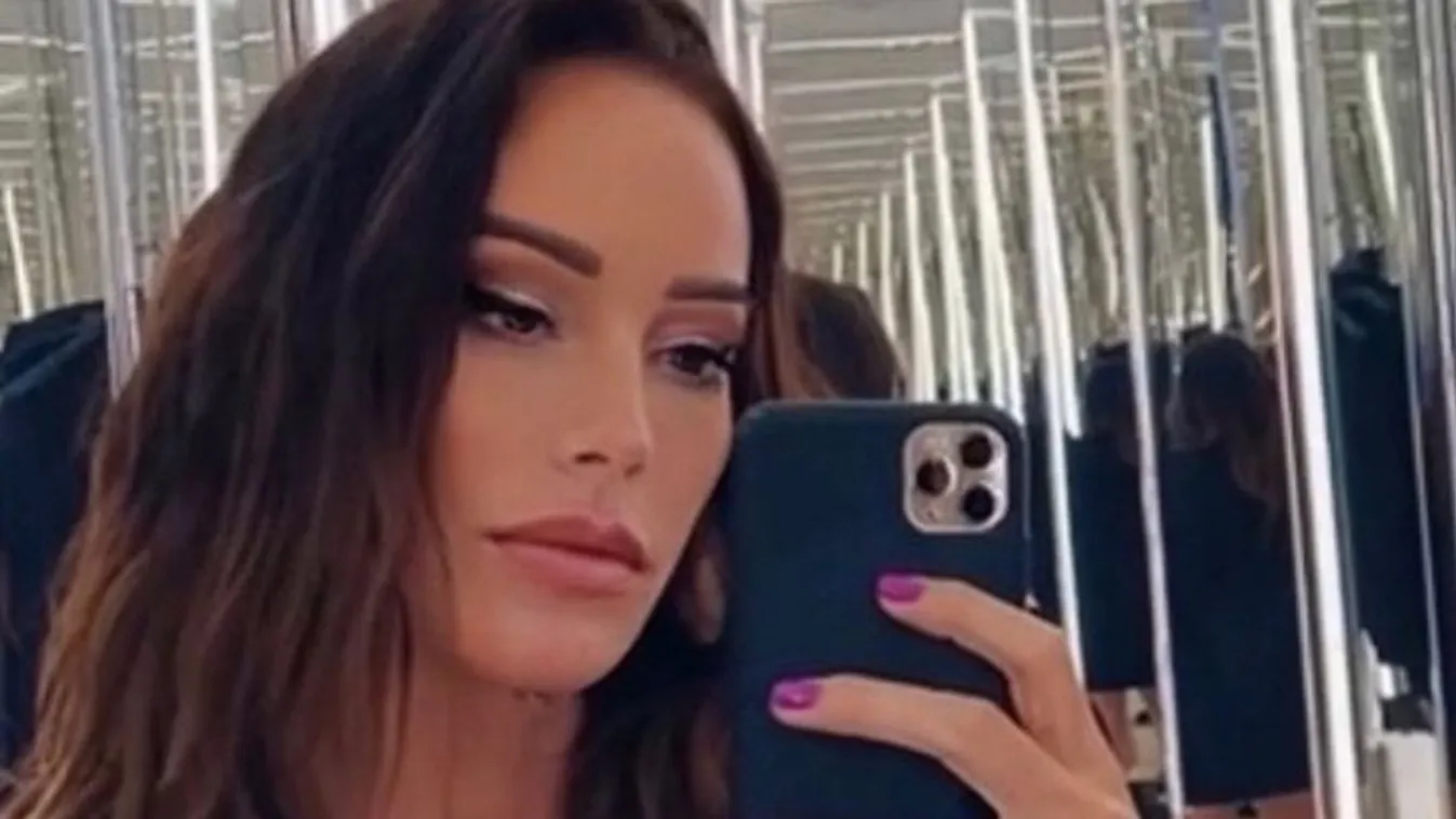 Ettől a fotótól tuti, hogy lever a víz: Kerek popsiját napoztatta Vajna Timi