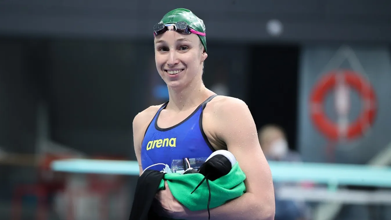 Szexi bombázóként feszít fürdőruhájában a magyar úszónő