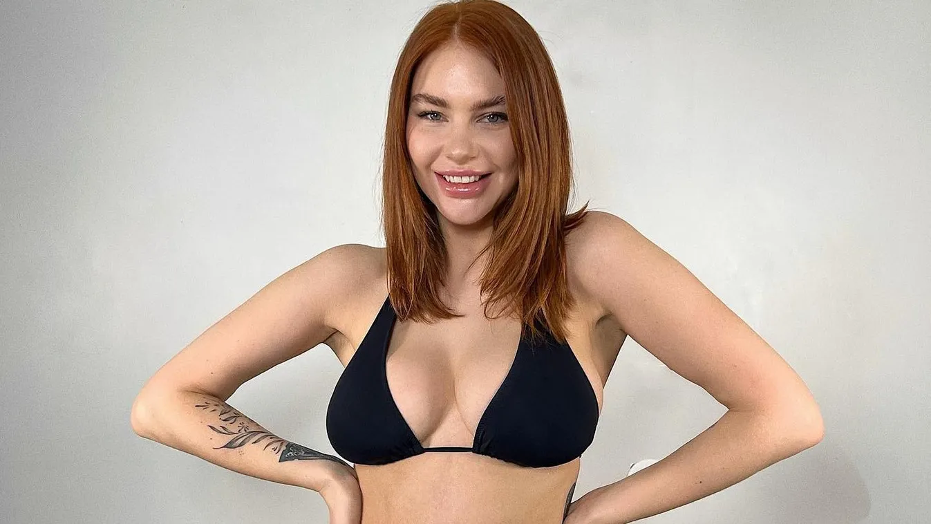 Szétnyílt a blúza az érzéki kebelcsodának