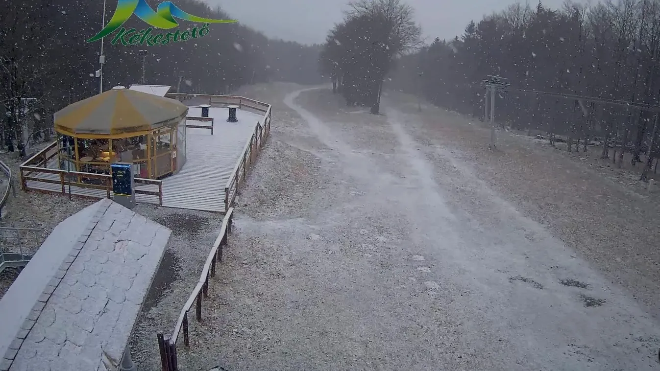 Esik a hó a Kékestetőn és a Bükkben