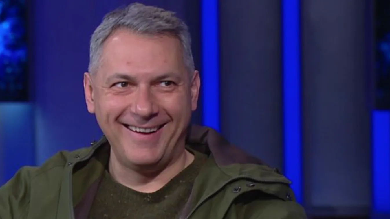 Lázár János adta össze Bayer Zsoltot és feleségét