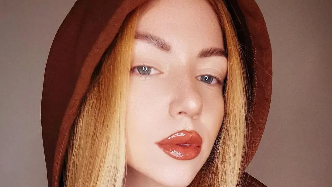 Így szexizett a tükör előtt Tolvai Reni