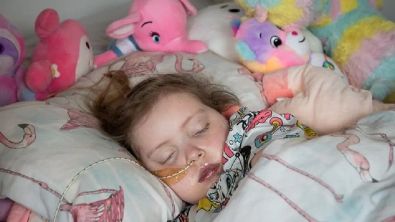 Fagyos lakásban kell leélnie utolsó napjait a halálos beteg 7 éves kislánynak