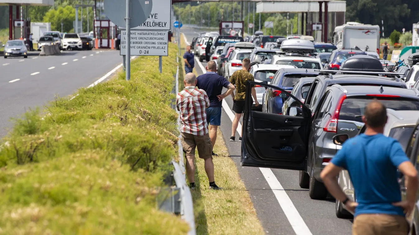 Óriási ütközés, több kilométeres a torlódás az M3-ason