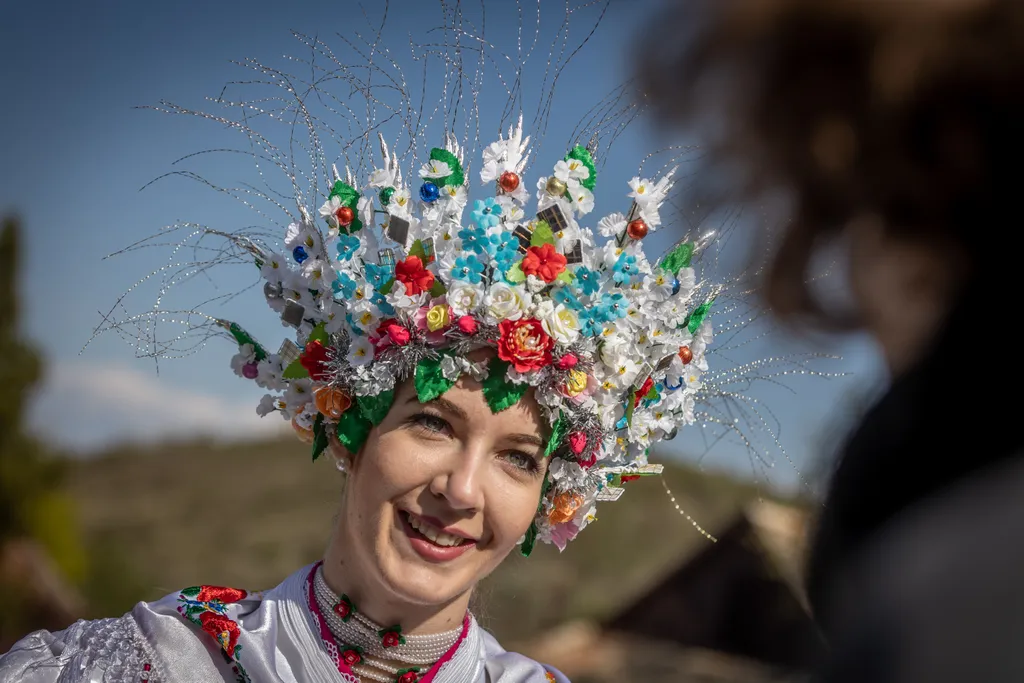 20220418 Hollókő, Húsvéti locsolkodás Hollókőn. Fotó:Bánkúti Sándor