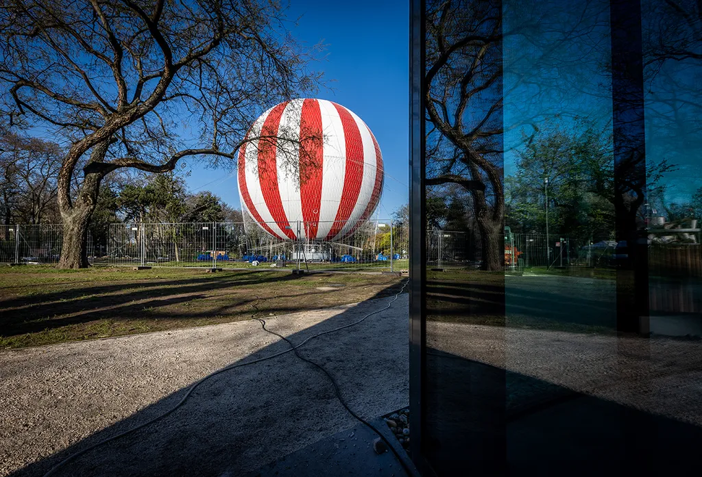 20220413 Budapest, Liget Budapest: Látványos újdonsággal gazdagodik a Városliget. Újjászületik a Ballon kilátó a parkban. Fotó:Bánkúti Sándor